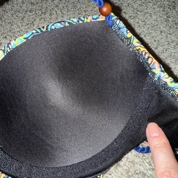 VS multi bikini bundle underwire halter crisscross 32d & Scheeky bottoms,1 ties - Picture 9 of 16